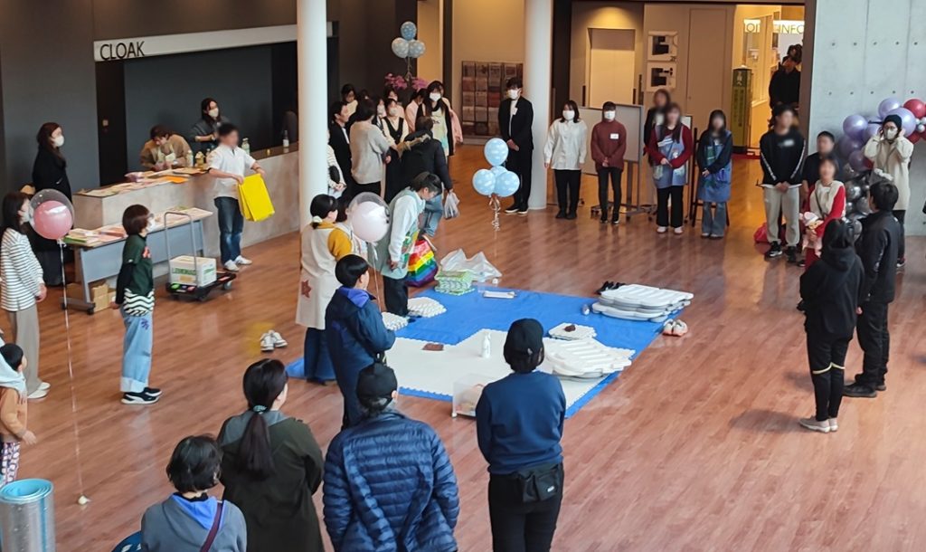 イベント開始前、協力してくださる方たちと